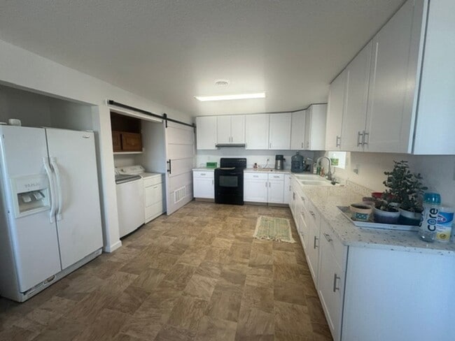 Building Photo - 236 Calle del Sol