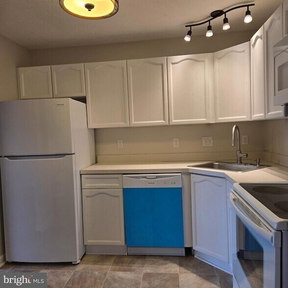 Building Photo - 129-122 Brookland Terrace