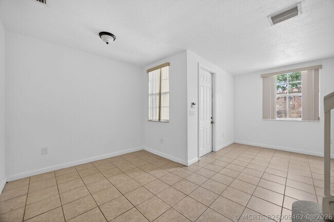 Building Photo - 1575 NE 33rd Ave