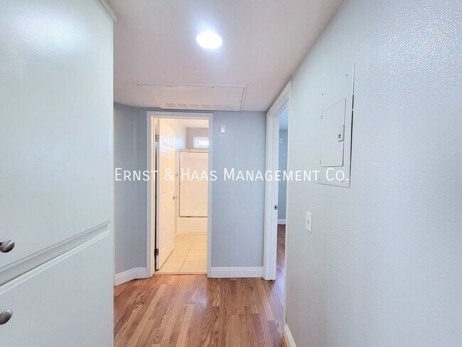 Building Photo - 1121 Obispo Ave