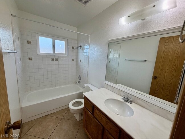 Building Photo - 525 Close Ave