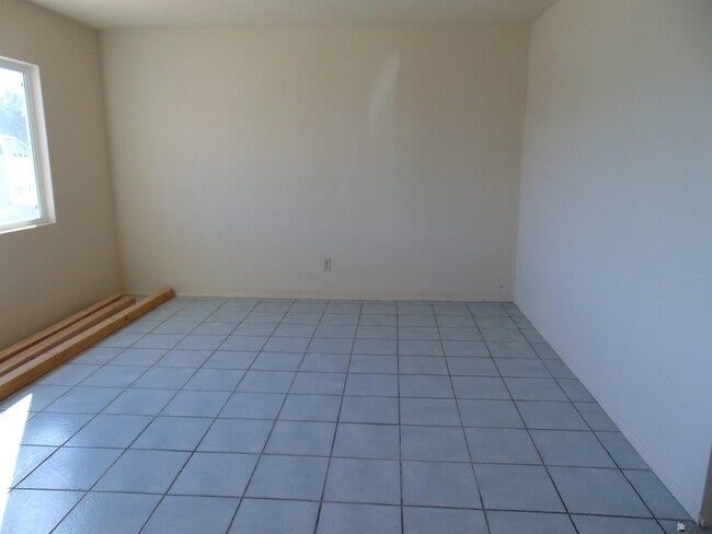 Building Photo - 2070 E La Mesa St