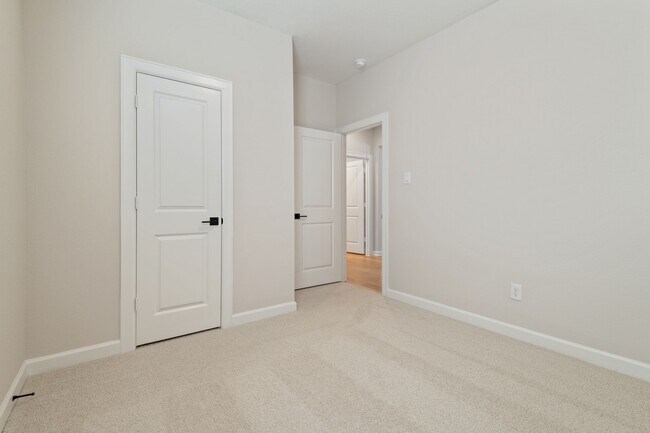 Building Photo - 1027 Rosewood Trl