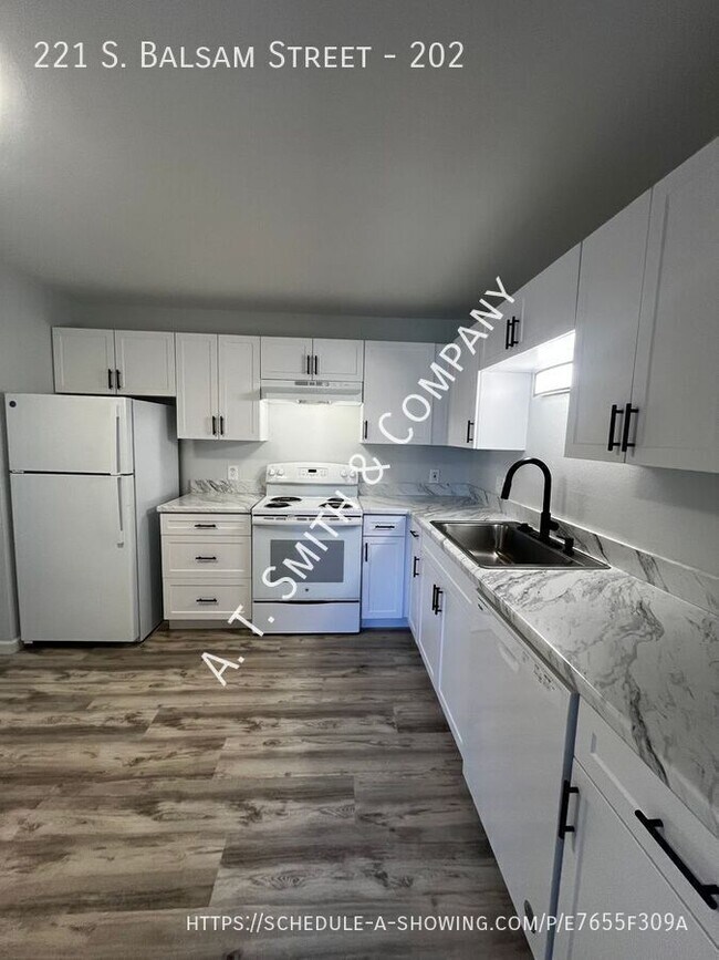 Building Photo - 221 S Balsam St