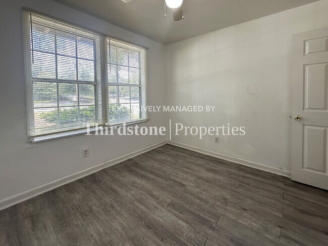 Building Photo - 5638 Vernon Rd