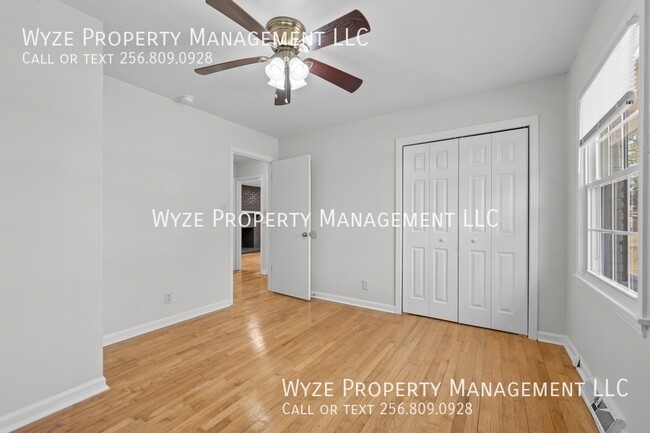 Building Photo - 2209 Rothmore Dr SW