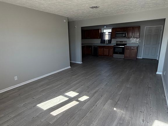 Building Photo - 1500 E 26th St