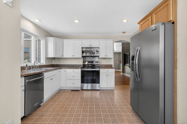 Building Photo - 18609 Broadfield Dr