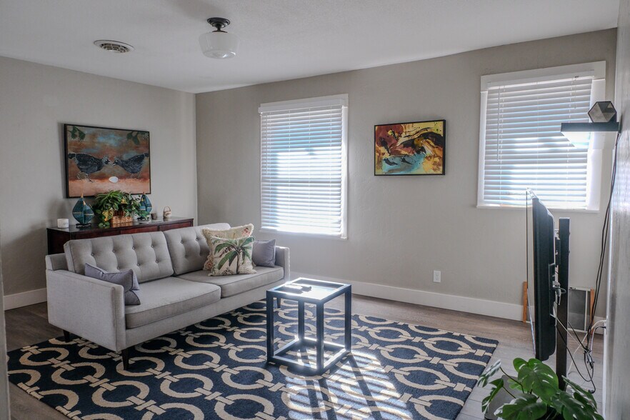 Primary Photo - 5532 N Haight Ave