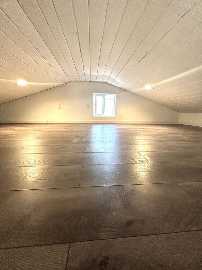 Building Photo - 1-Bedroom ADU with Full Kitchen, Loft & In...