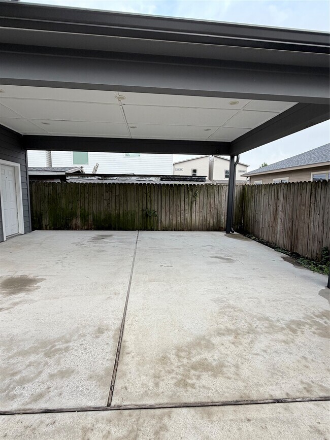 Building Photo - 202 N York St