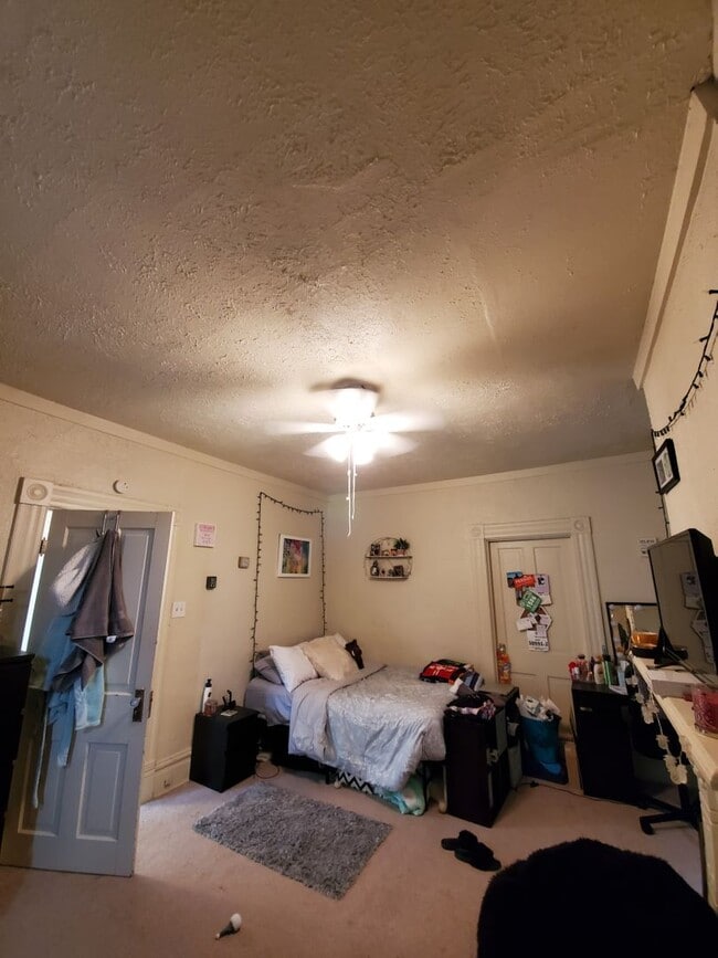 Building Photo - Available July 2026 - 4 Bedroom Home w/ Off-street Parking and Spacious Deck!