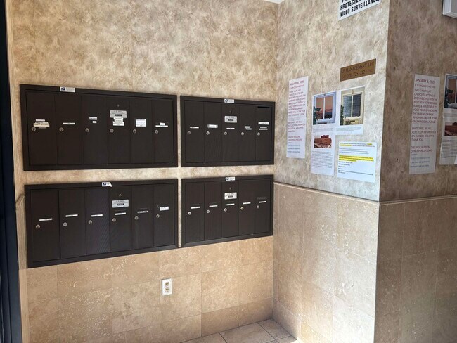 Building Photo - 528 52nd St