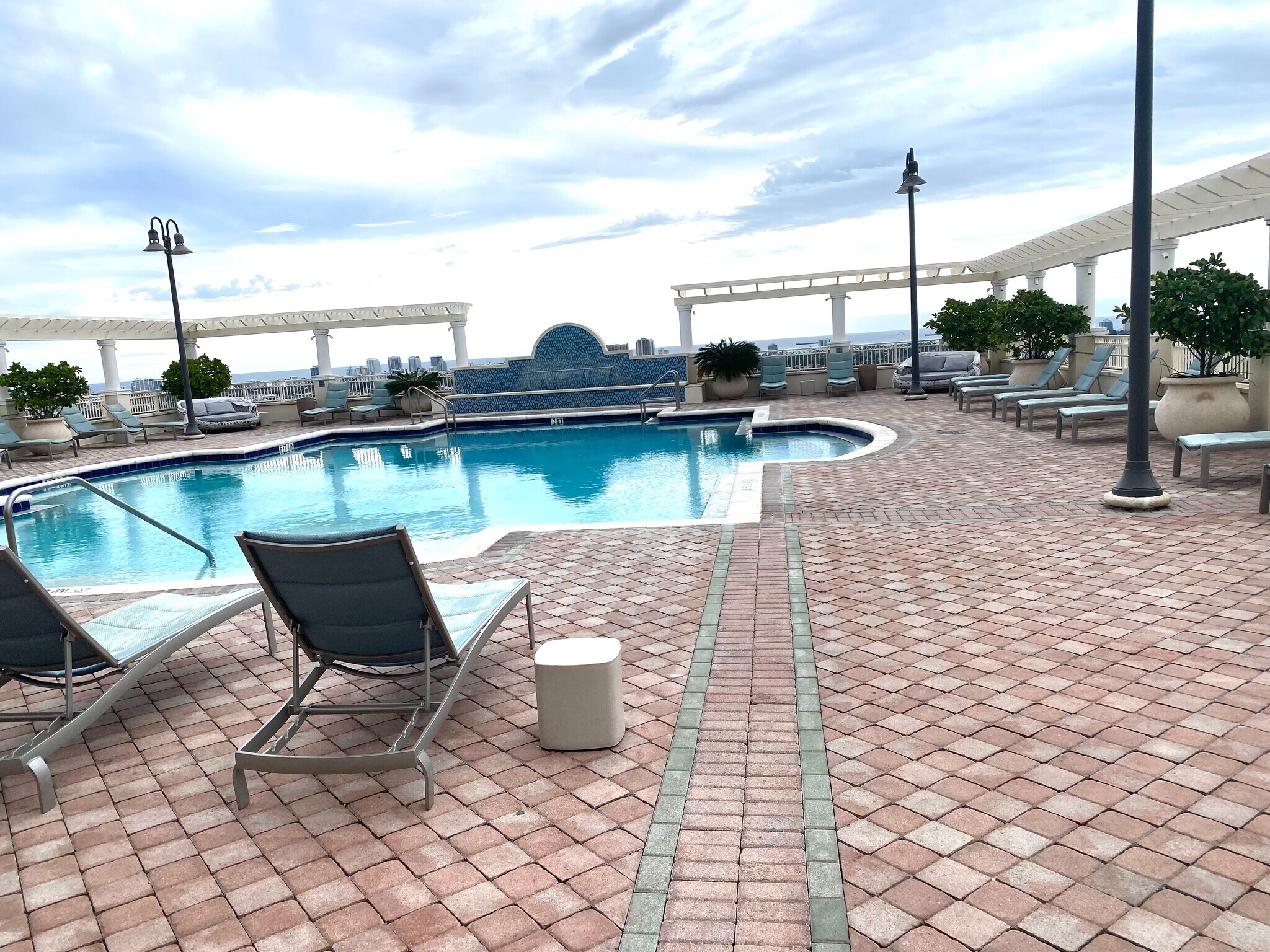 Roof top pool - 511 SE 5th Ave