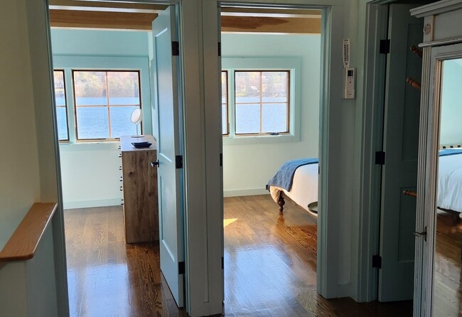 Building Photo - 44 W Shore Rd