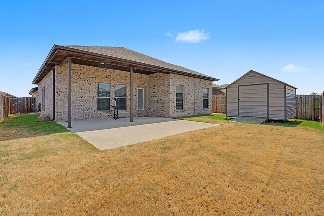 Building Photo - 6009 NW Silas St