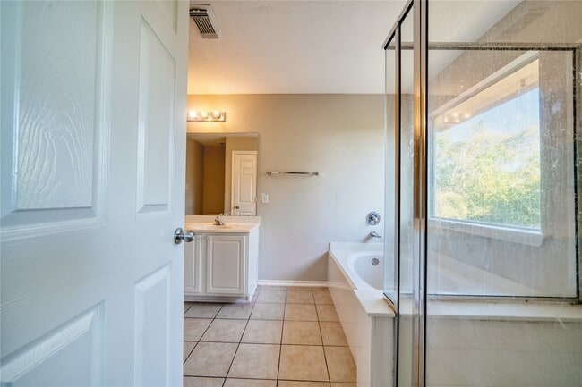 Building Photo - 2907 Hackamore Ln