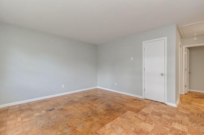 Building Photo - 9333 Chelsea Ave