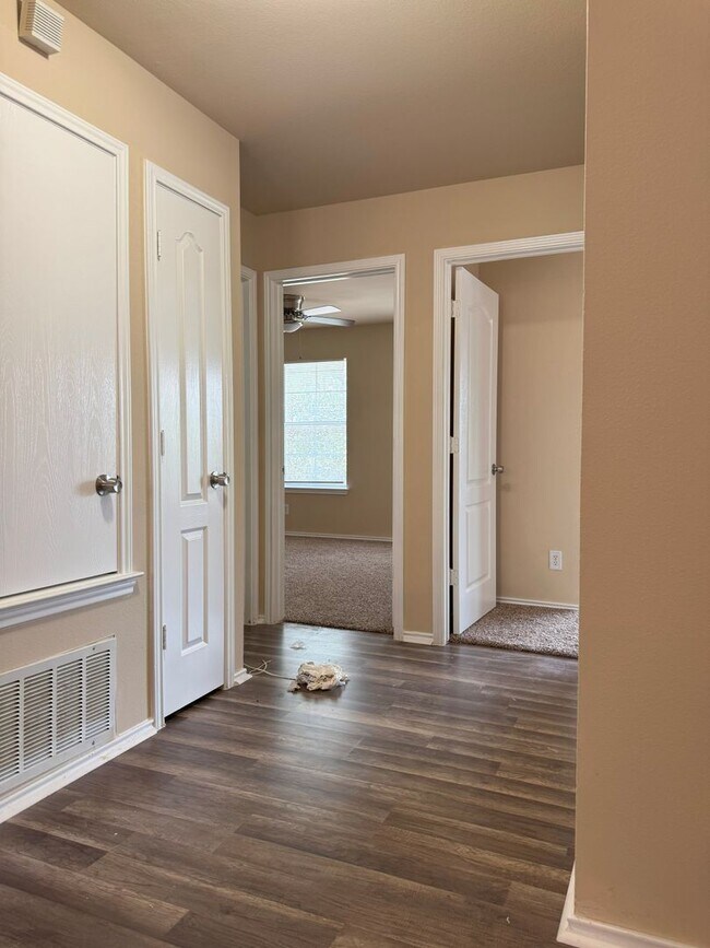 Building Photo - 9061 Clearwood Pth