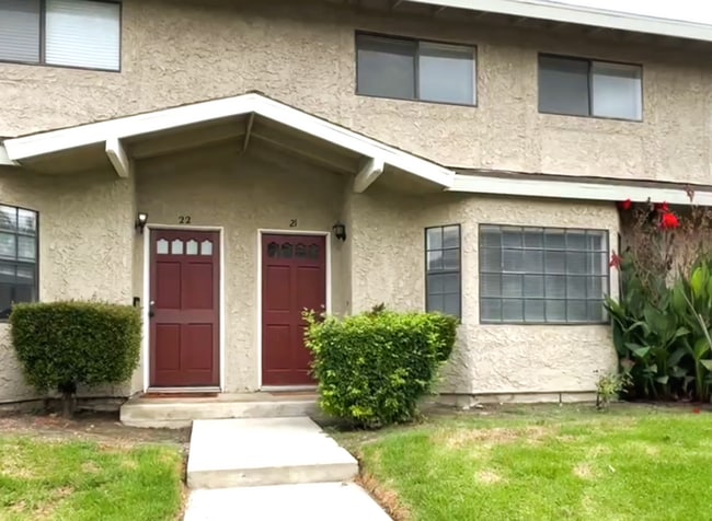 Building Photo - Modern Renovated 3-Bedroom Townhome in Gated Montclair Community | Pet-Friendly | 2-Car Garage | ...