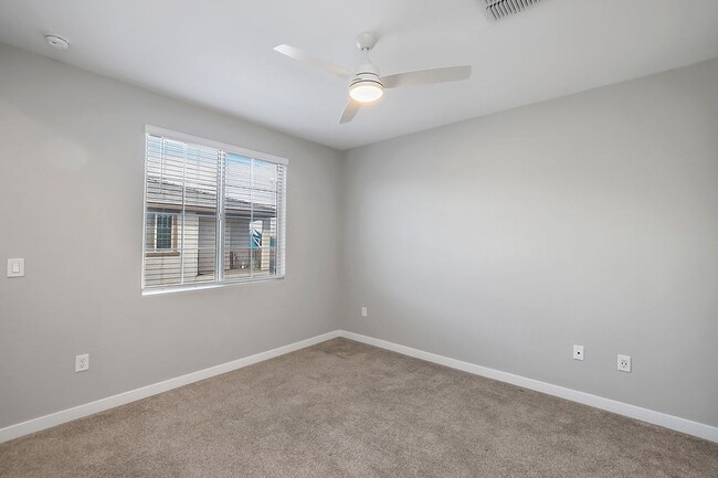 Building Photo - Perfect Chandler rental!