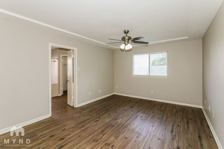 Building Photo - 15831 Pryor Dr