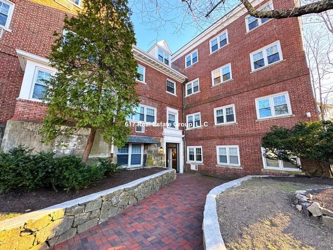 Building Photo - 2018 Commonwealth Ave