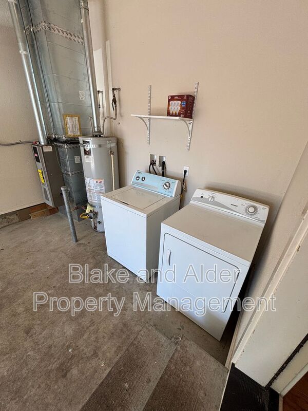 Building Photo - 347 Norway St NE