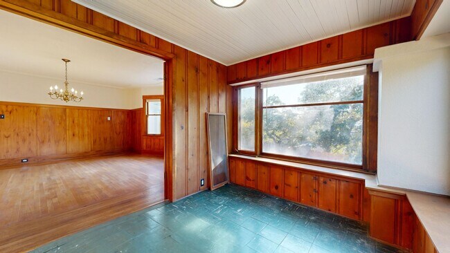 Building Photo - Bright Country Three Bedroom One Bathroom ...