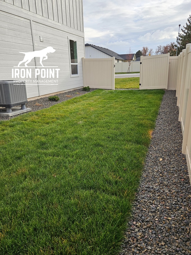 Building Photo - Brand New 3-Bed, 2.5-Bath Townhome in Caldwell — One Month Free with Move-In by 3/15