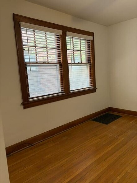 Building Photo - 3108 Indianola Ave