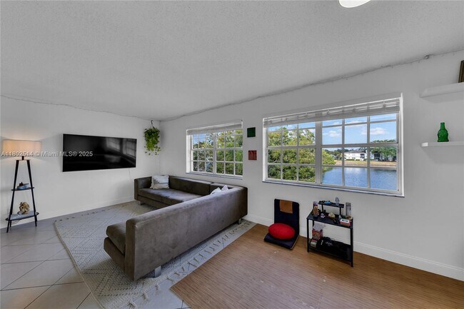 Building Photo - 333 SW 86th Ave
