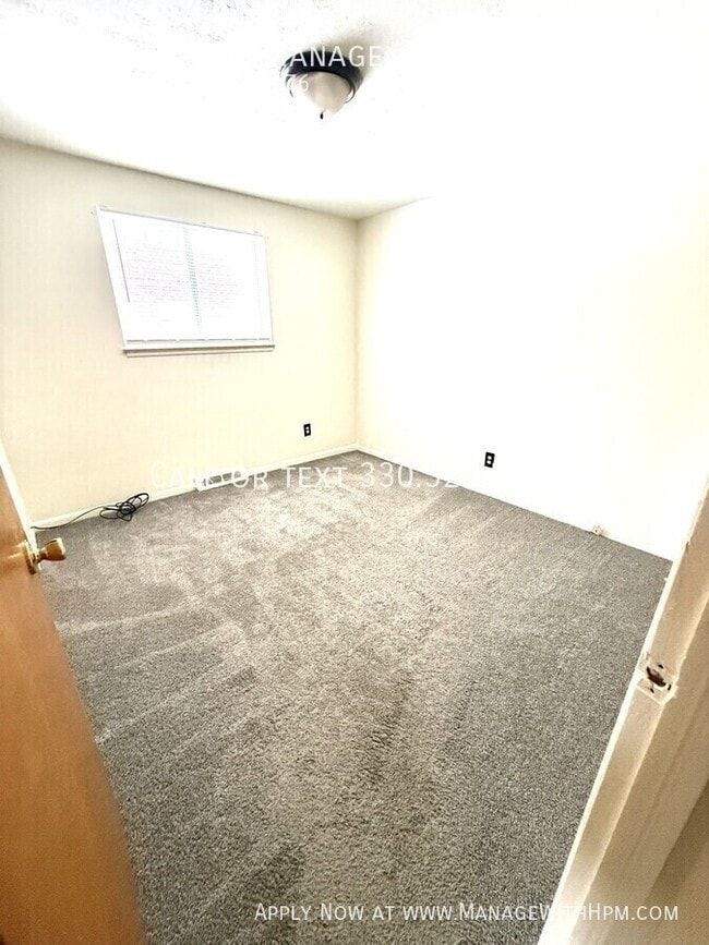 Building Photo - 850 S Green Rd