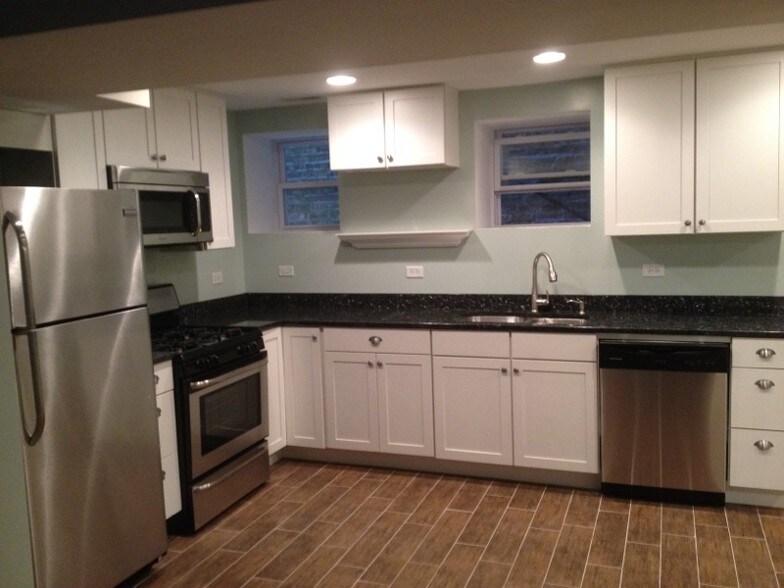 Kitchen - 919 W Newport Ave