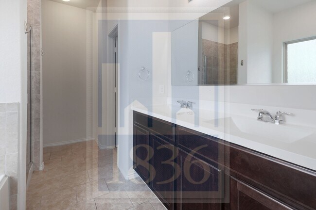 Building Photo - 1040 Chad Lp