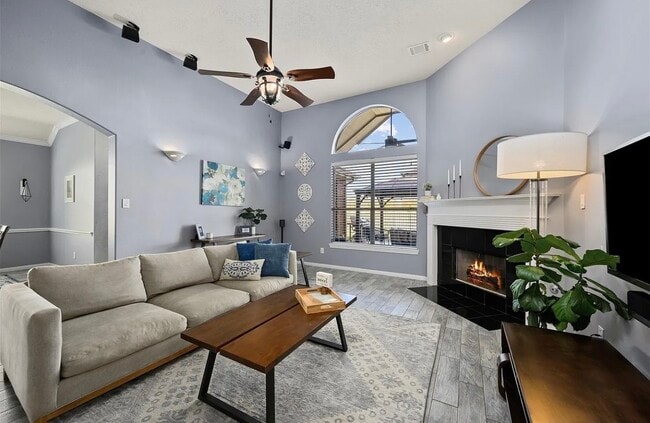 Building Photo - 814 N Elder Grove Dr