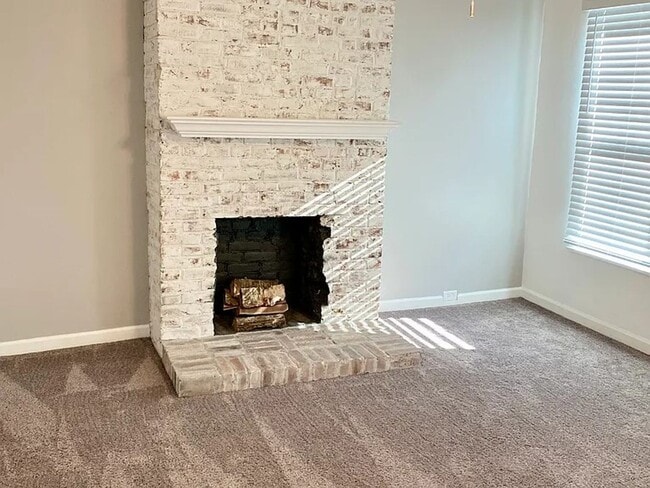 Building Photo - 1 Bedroom with nice size rooms