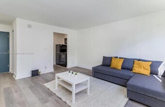 Building Photo - 143 SW 9th St