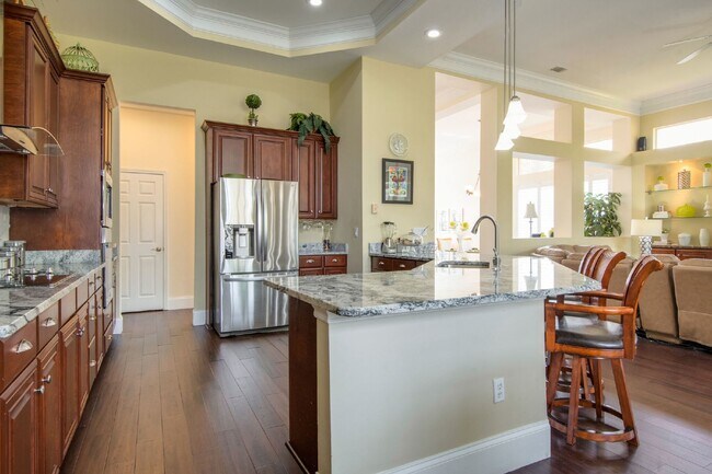 Building Photo - "Charming 3 Bed, 2.5 Bath Rental in Blufft...