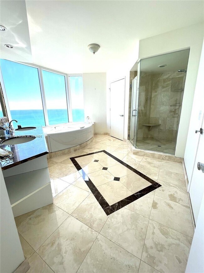 Building Photo - 17555 Collins Ave