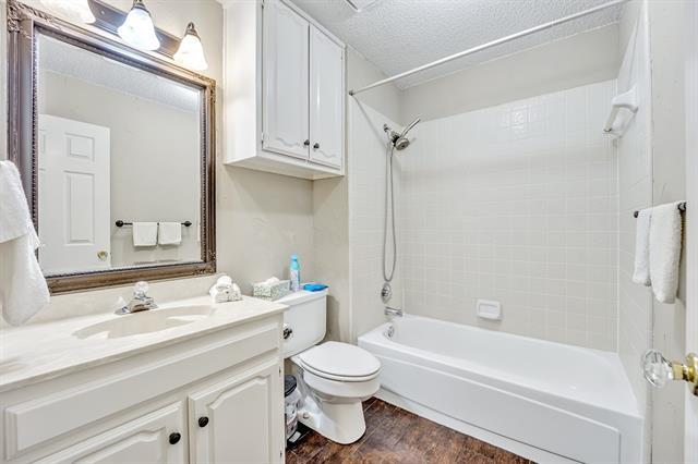 Building Photo - 5403 Linden Ct