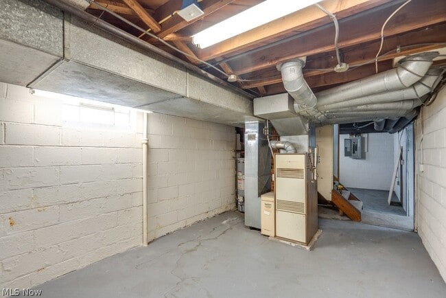 Building Photo - 8514 Deerfield Dr
