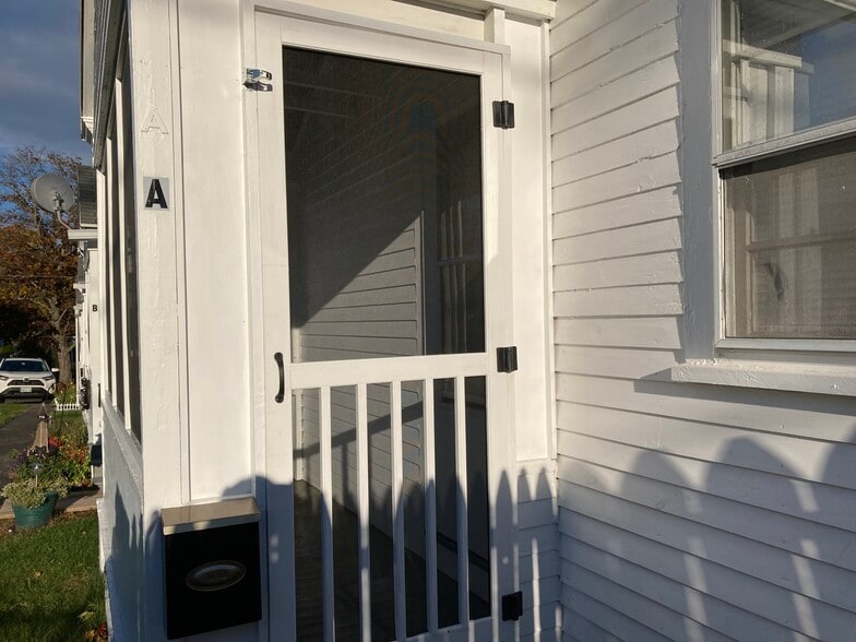 Building Photo - 31 W Old Orchard Ave