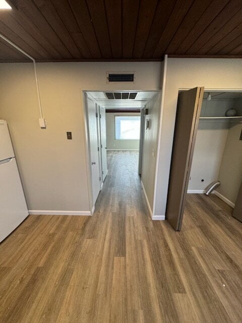 Building Photo - 2 Bedroom Townhome