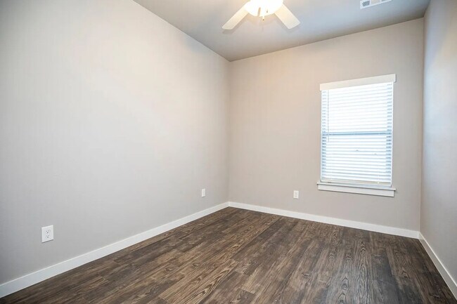 Building Photo - 1705 Booker Cir