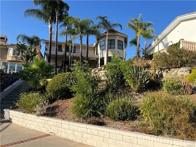 Building Photo - Stunning Lakefront Retreat in Gated Canyon...