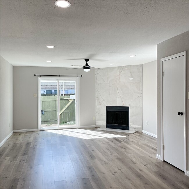 Building Photo - 8718 Victorian Village Dr