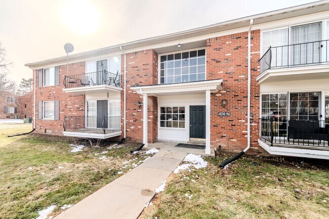 Building Photo - Move-In Ready Fox Hills Condo with In-Unit Laundry & Assigned Carport