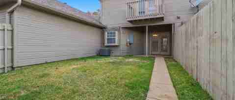 Building Photo - 808 Custer St