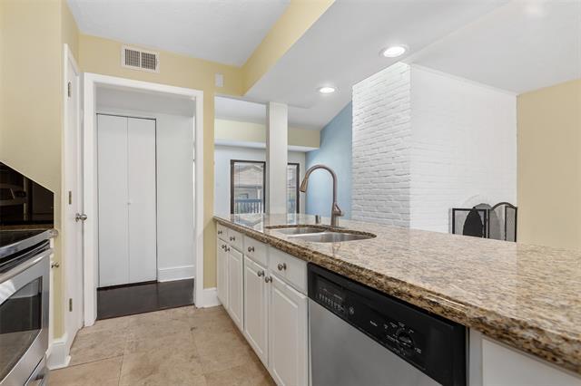 Building Photo - 5904 Sandhurst Ln
